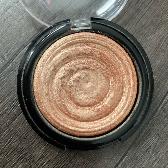 Laura Geller - Baked Gelato Swirl Highlighter - Gilded Honey - Picture 2 of 8